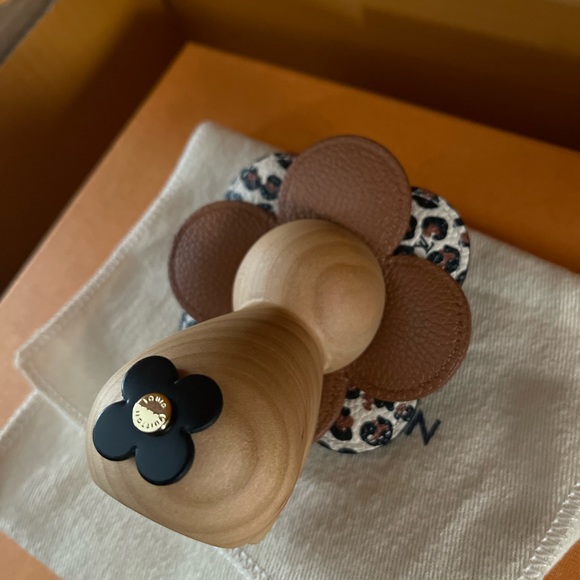 Louis Vuitton Wild At Heart Petula - Picture 7 of 9